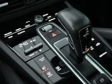 PORSCHE Cayenne E-Hybrid LED-Matrix Surround View