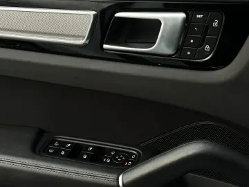 PORSCHE Cayenne E-Hybrid LED-Matrix Surround View