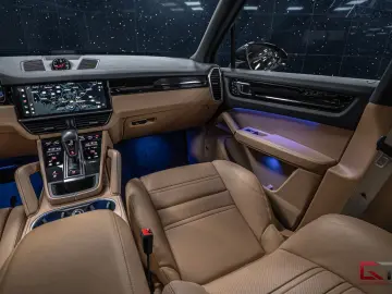 PORSCHE Cayenne E-Hyb PlatinumEdt 21  SportDesign Pano