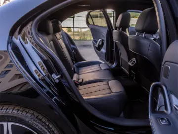 MERCEDES-BENZ A 250 e 8G-DCT Progressive 218cp Facelift