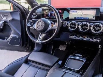 MERCEDES-BENZ A 250 e 8G-DCT Progressive 218cp Facelift