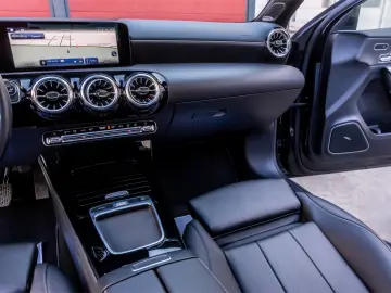 MERCEDES-BENZ A 250 e 8G-DCT Progressive 218cp Facelift