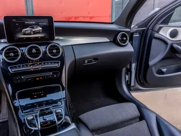 MERCEDES-BENZ C 220d BlueTEC 7G-TRONIC Avantgarde 170cp