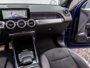 MERCEDES-BENZ GLB 200 4MATIC AMG Line 163CP 8G-DCT 2022