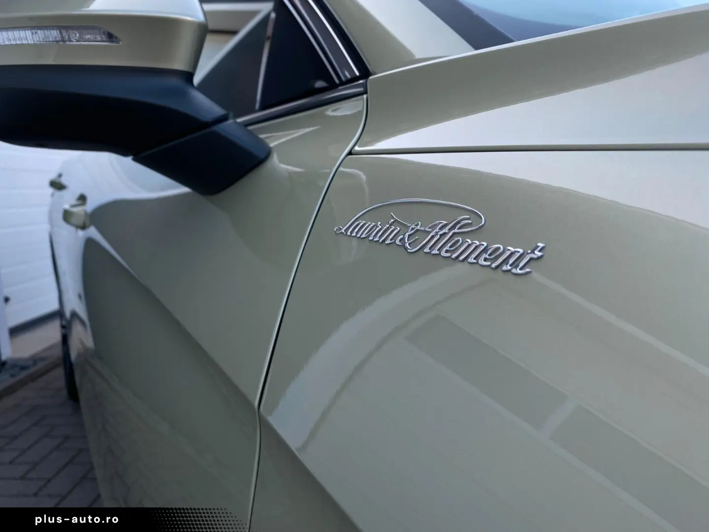 SKODA SUPERB COMBI L&K 4x4 SUITE VOLL GARANTIE-06 2029