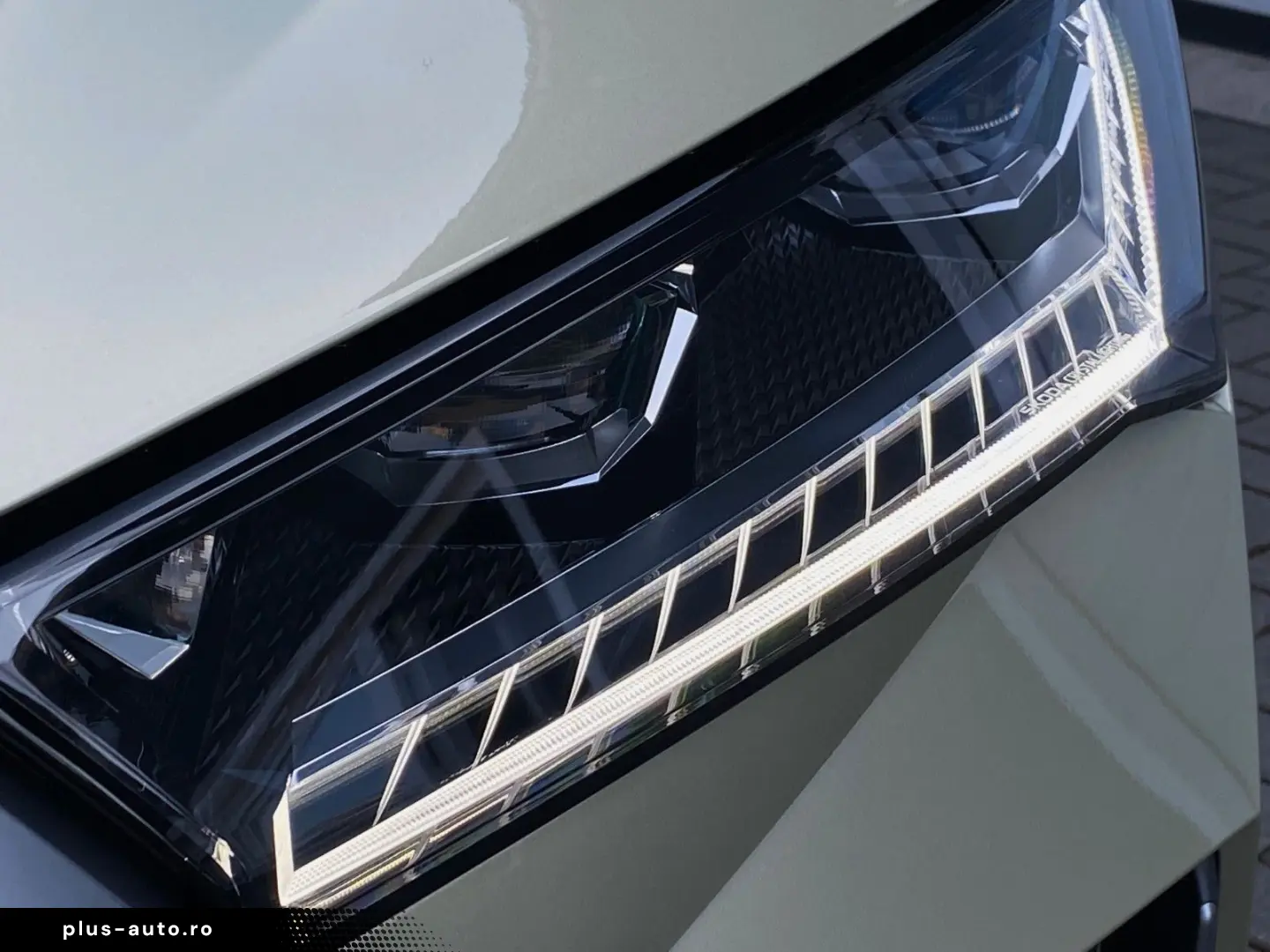 SKODA SUPERB COMBI L&K 4x4 SUITE VOLL GARANTIE-06 2029