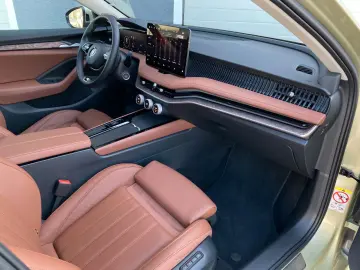 SKODA SUPERB COMBI L&K 4x4 SUITE VOLL GARANTIE-06 2029