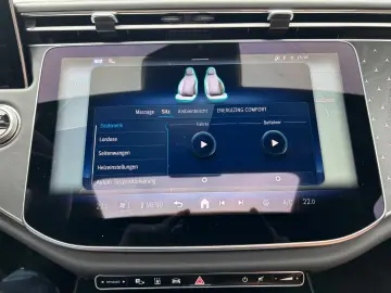 MERCEDES-BENZ E450d 4M AMG Night Premium -HUD-Pano-Softcl