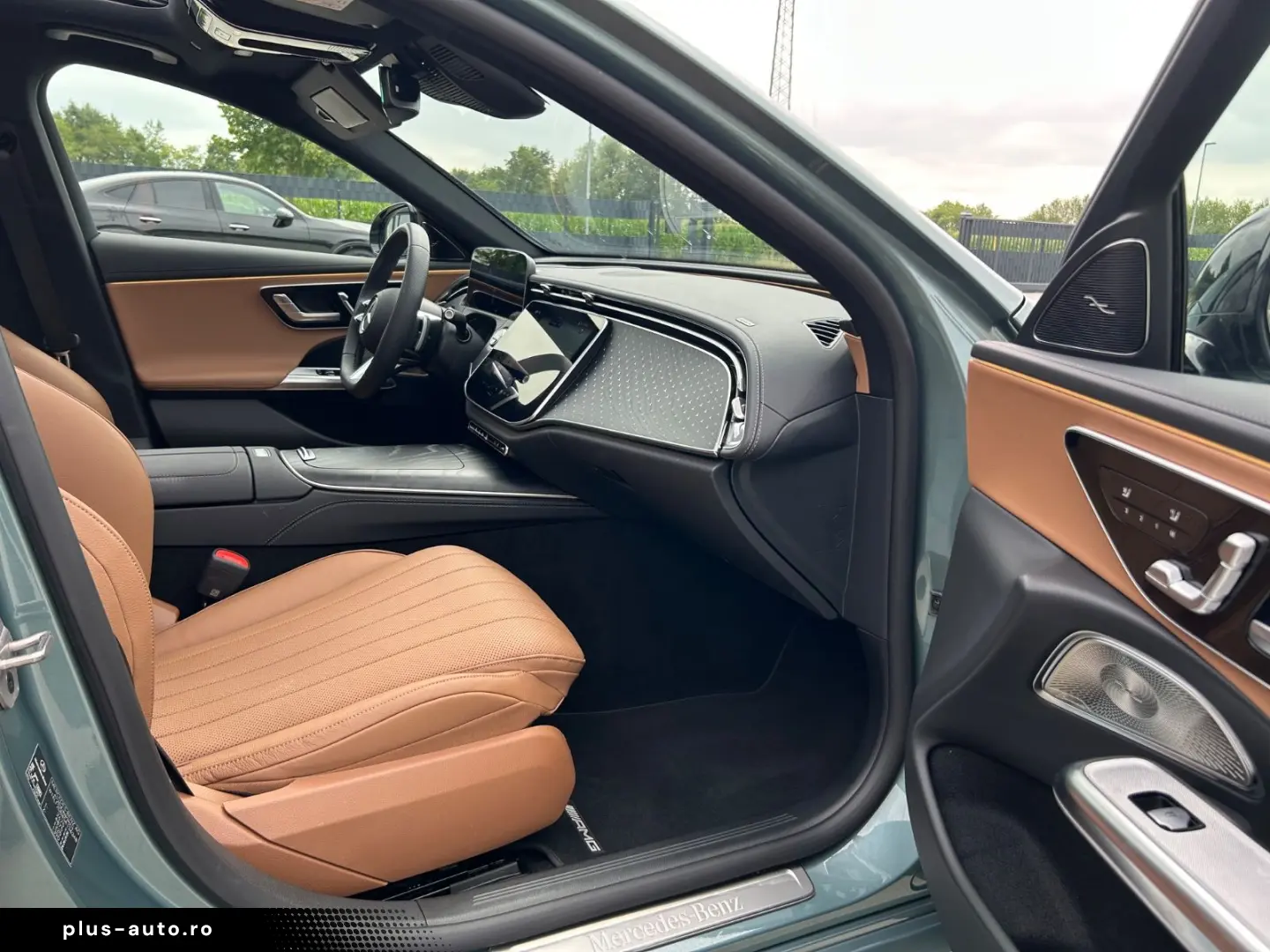 MERCEDES-BENZ E450d 4M AMG Night Premium -HUD-Pano-Softcl