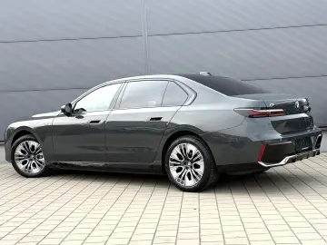 BMW i7 xDrive 60 M Sport Integral B&W Lounge Seating