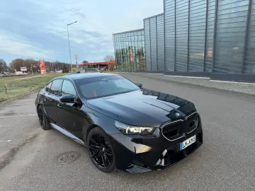 BMW M5 4.4 V8 xDrive BMW Garantie  NAP Abgas B&W