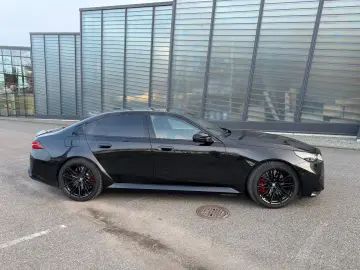 BMW M5 4.4 V8 xDrive BMW Garantie  NAP Abgas B&W