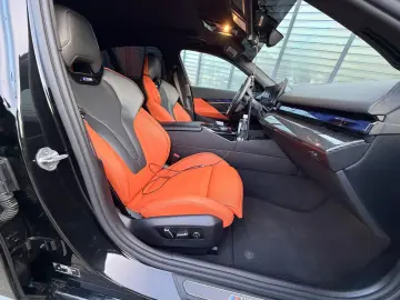 BMW M5 4.4 V8 xDrive BMW Garantie  NAP Abgas B&W