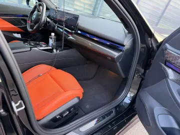 BMW M5 4.4 V8 xDrive BMW Garantie  NAP Abgas B&W