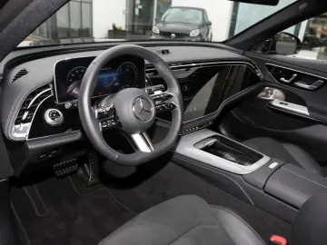 MERCEDES-BENZ E 400 e 4M AMG Panorama Burmester Memory 360