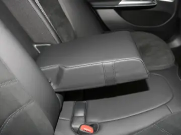 MERCEDES-BENZ E 400 e 4M AMG Panorama Burmester Memory 360