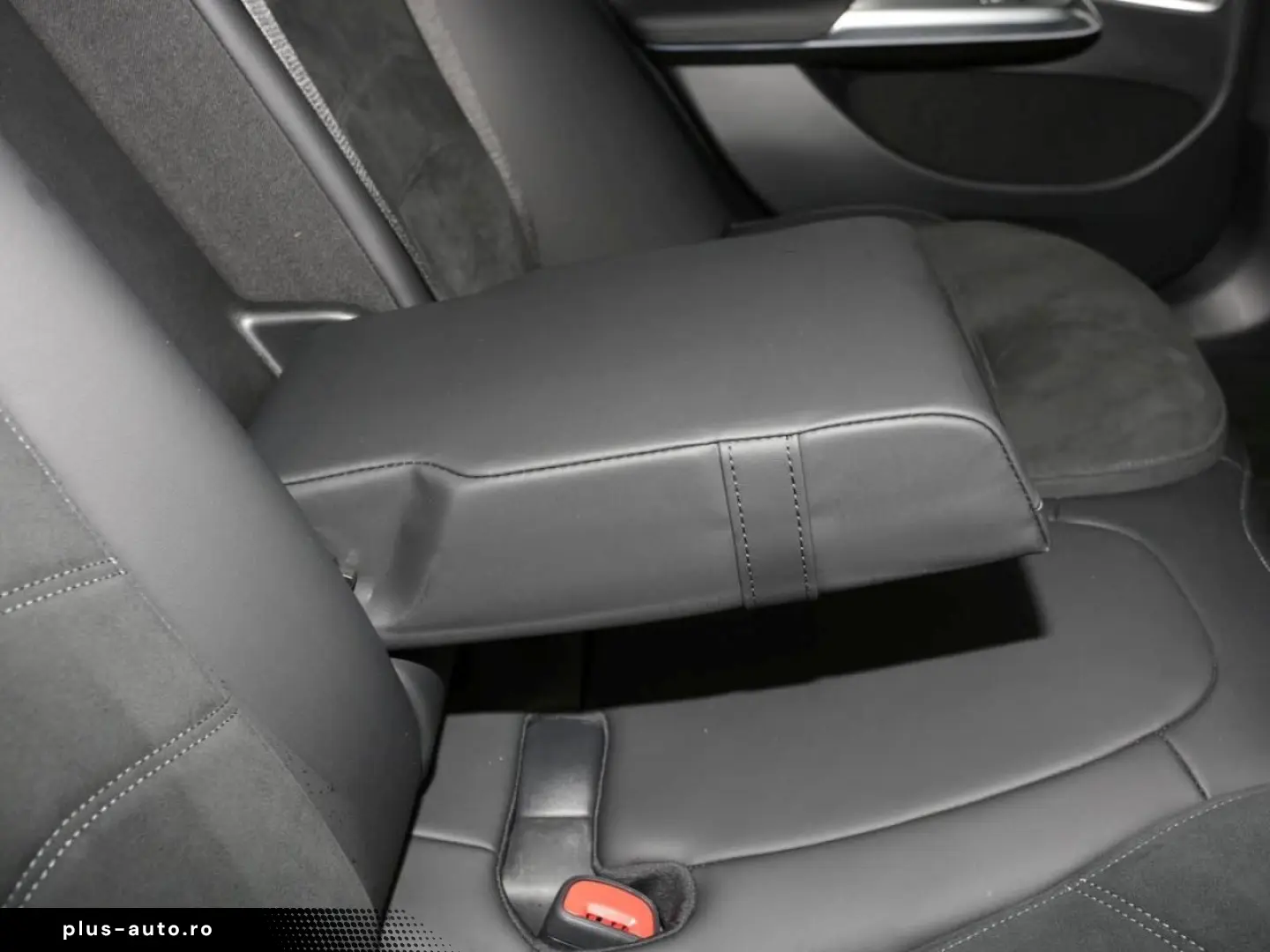 MERCEDES-BENZ E 400 e 4M AMG Panorama Burmester Memory 360