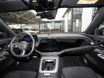 MERCEDES-BENZ E 400 e 4M AMG Panorama Burmester Memory 360