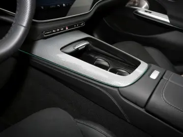 MERCEDES-BENZ E 400 e 4M AMG Panorama Burmester Memory 360