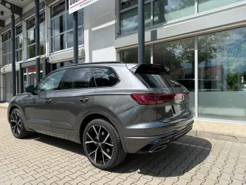 VW Touareg  R-Line   DYNAUDIO  22   AHK  LUFT  PANO