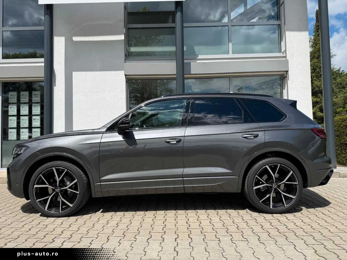 VW Touareg  R-Line   DYNAUDIO  22   AHK  LUFT  PANO