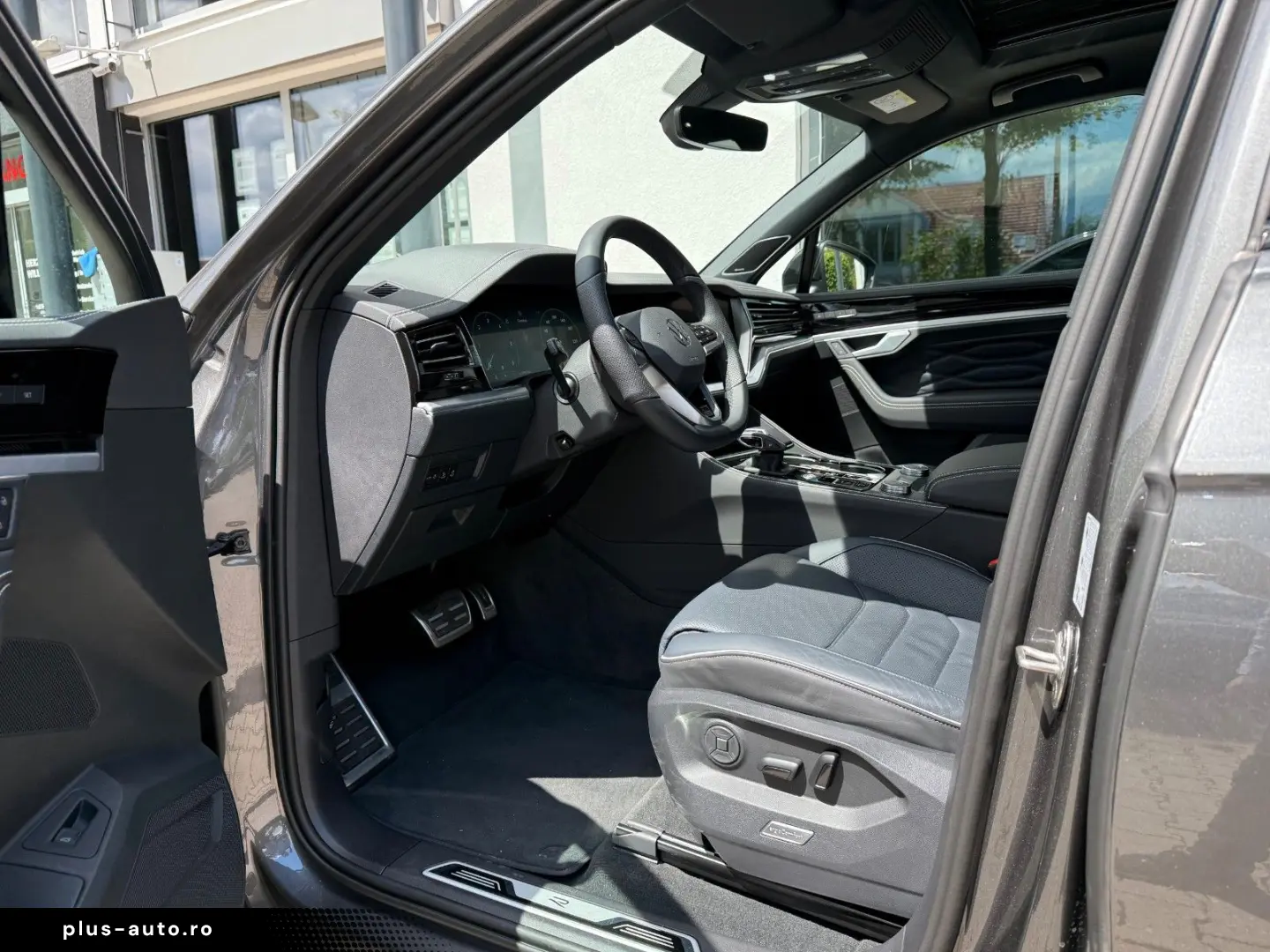 VW Touareg  R-Line   DYNAUDIO  22   AHK  LUFT  PANO