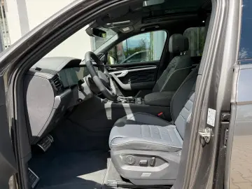 VW Touareg  R-Line   DYNAUDIO  22   AHK  LUFT  PANO