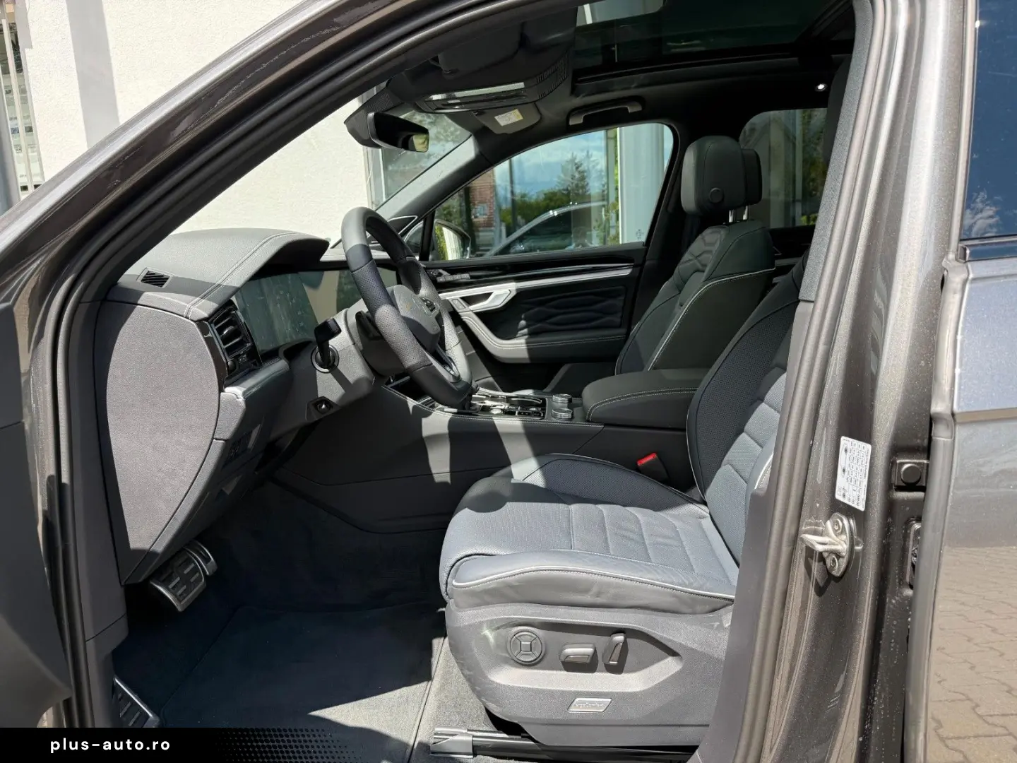 VW Touareg  R-Line   DYNAUDIO  22   AHK  LUFT  PANO