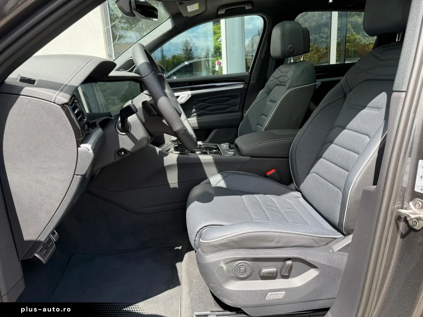 VW Touareg  R-Line   DYNAUDIO  22   AHK  LUFT  PANO