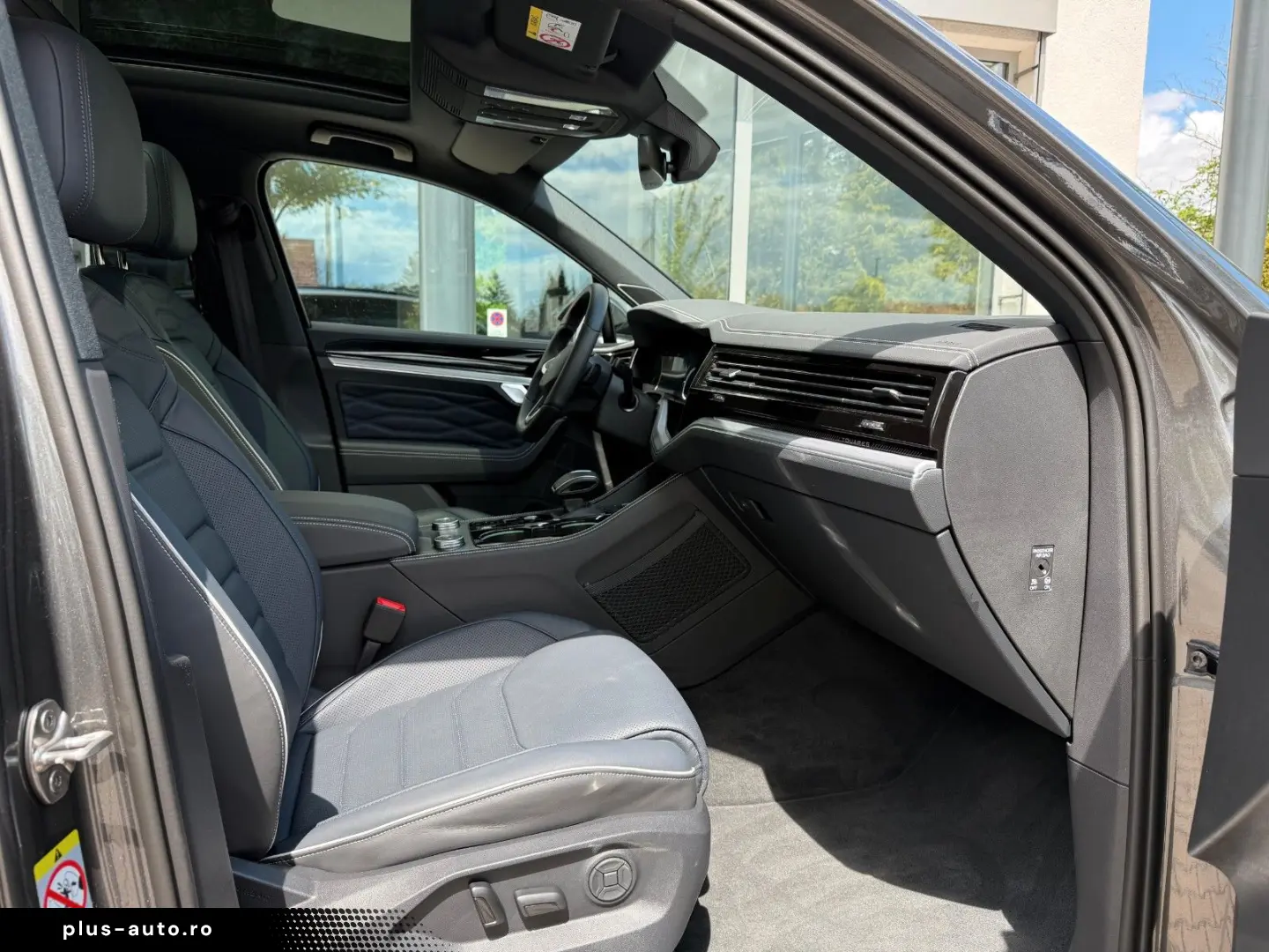 VW Touareg  R-Line   DYNAUDIO  22   AHK  LUFT  PANO