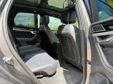 VW Touareg  R-Line   DYNAUDIO  22   AHK  LUFT  PANO