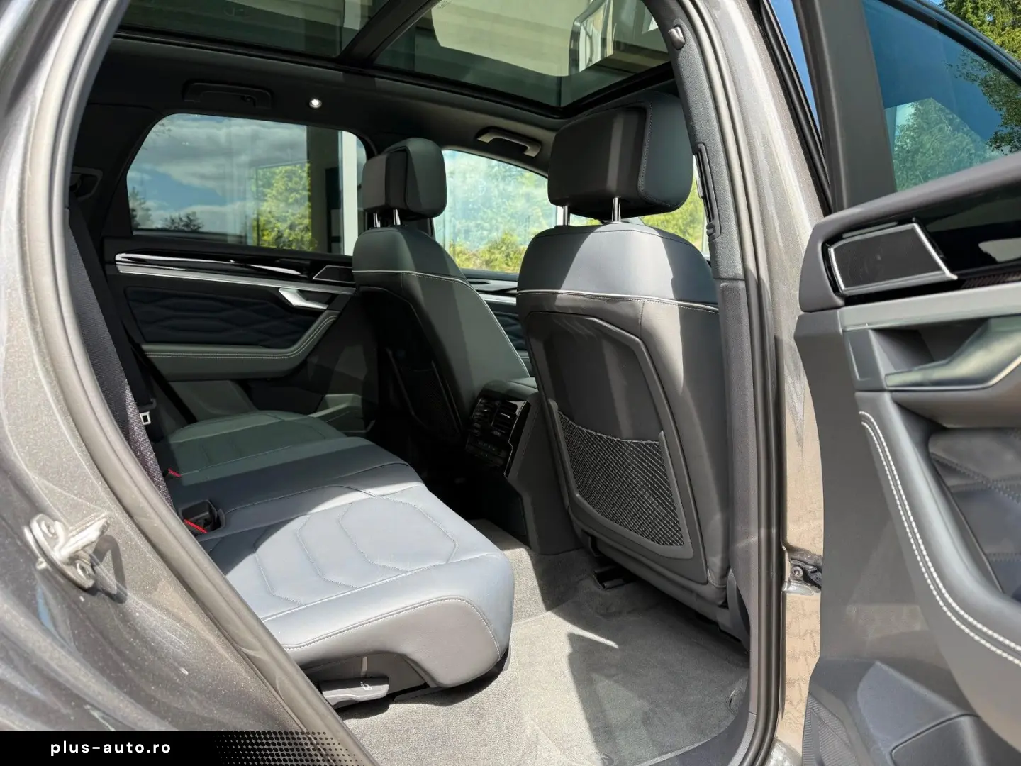 VW Touareg  R-Line   DYNAUDIO  22   AHK  LUFT  PANO