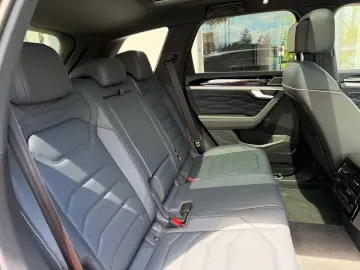 VW Touareg  R-Line   DYNAUDIO  22   AHK  LUFT  PANO