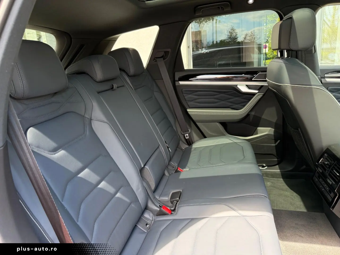 VW Touareg  R-Line   DYNAUDIO  22   AHK  LUFT  PANO