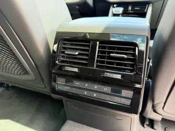 VW Touareg  R-Line   DYNAUDIO  22   AHK  LUFT  PANO