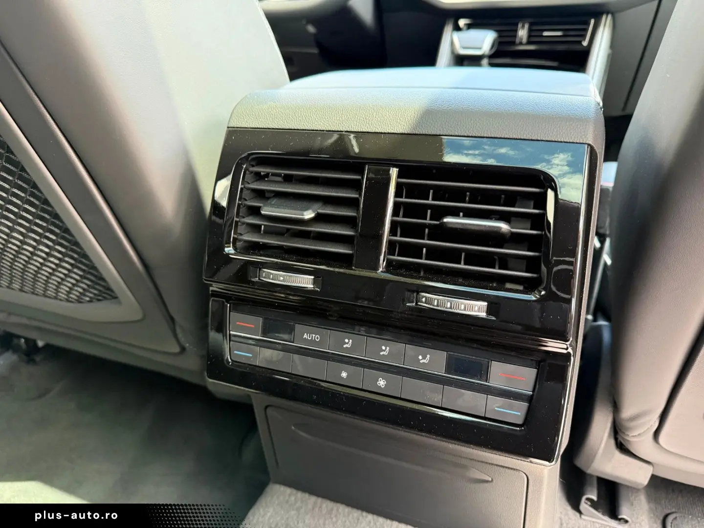 VW Touareg  R-Line   DYNAUDIO  22   AHK  LUFT  PANO