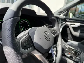 VW Touareg  R-Line   DYNAUDIO  22   AHK  LUFT  PANO