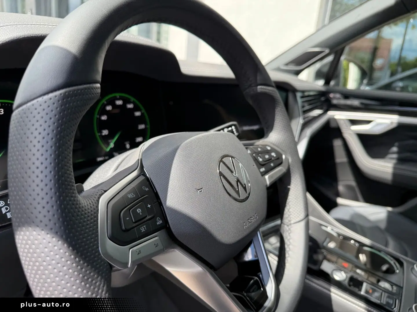 VW Touareg  R-Line   DYNAUDIO  22   AHK  LUFT  PANO