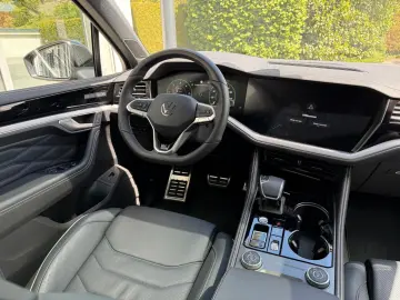 VW Touareg  R-Line   DYNAUDIO  22   AHK  LUFT  PANO