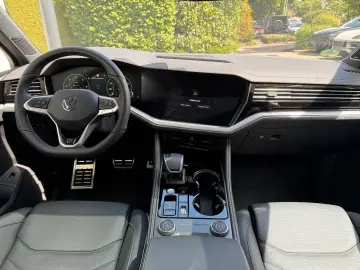 VW Touareg  R-Line   DYNAUDIO  22   AHK  LUFT  PANO