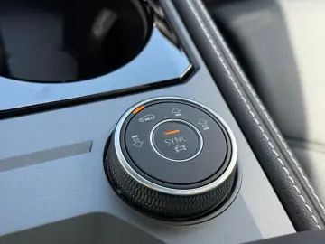 VW Touareg  R-Line   DYNAUDIO  22   AHK  LUFT  PANO