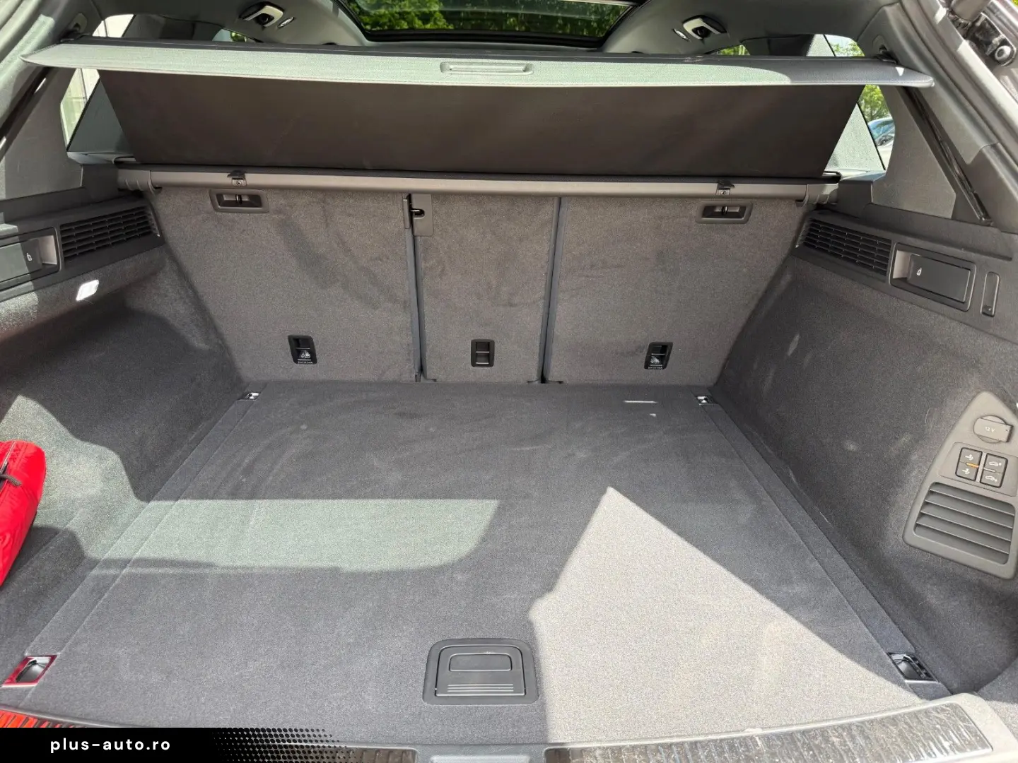 VW Touareg  R-Line   DYNAUDIO  22   AHK  LUFT  PANO