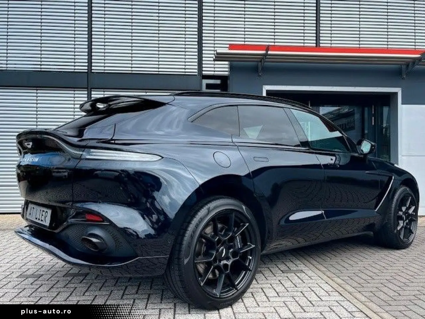 ASTON MARTIN DBX 4.0 V8