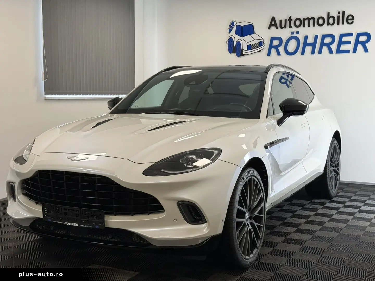ASTON MARTIN DBX 4.0 V8   Morning Frost White   Spor&hellip;