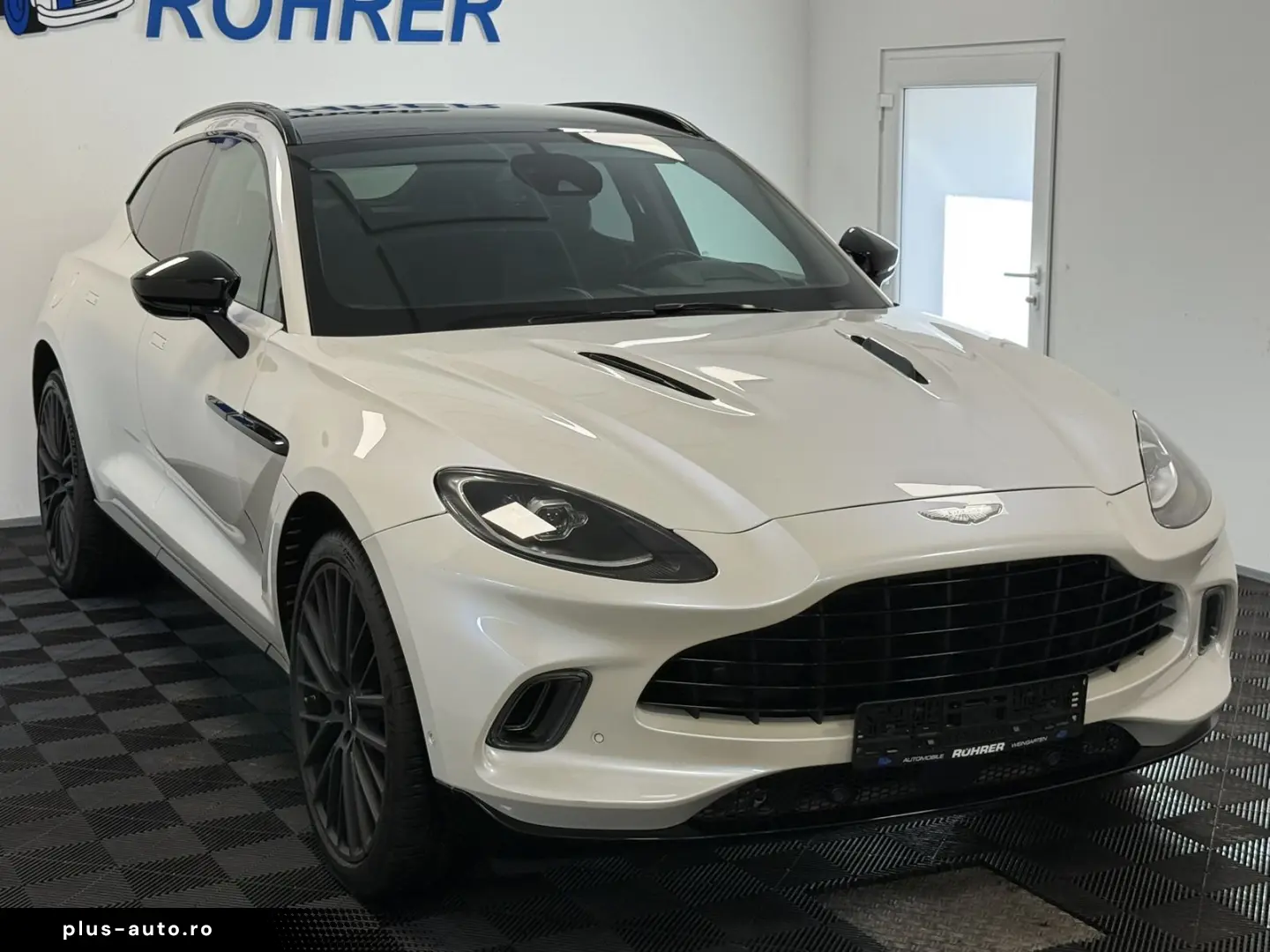 ASTON MARTIN DBX 4.0 V8   Morning Frost White   Spor&hellip;