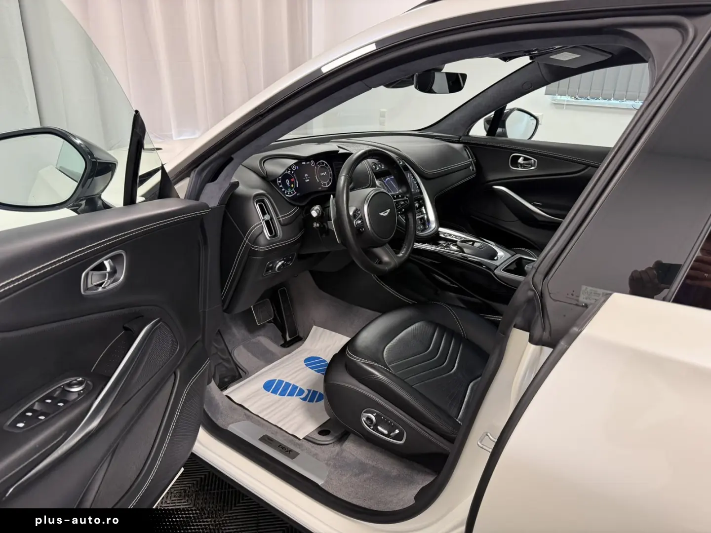 ASTON MARTIN DBX 4.0 V8   Morning Frost White   Spor&hellip;