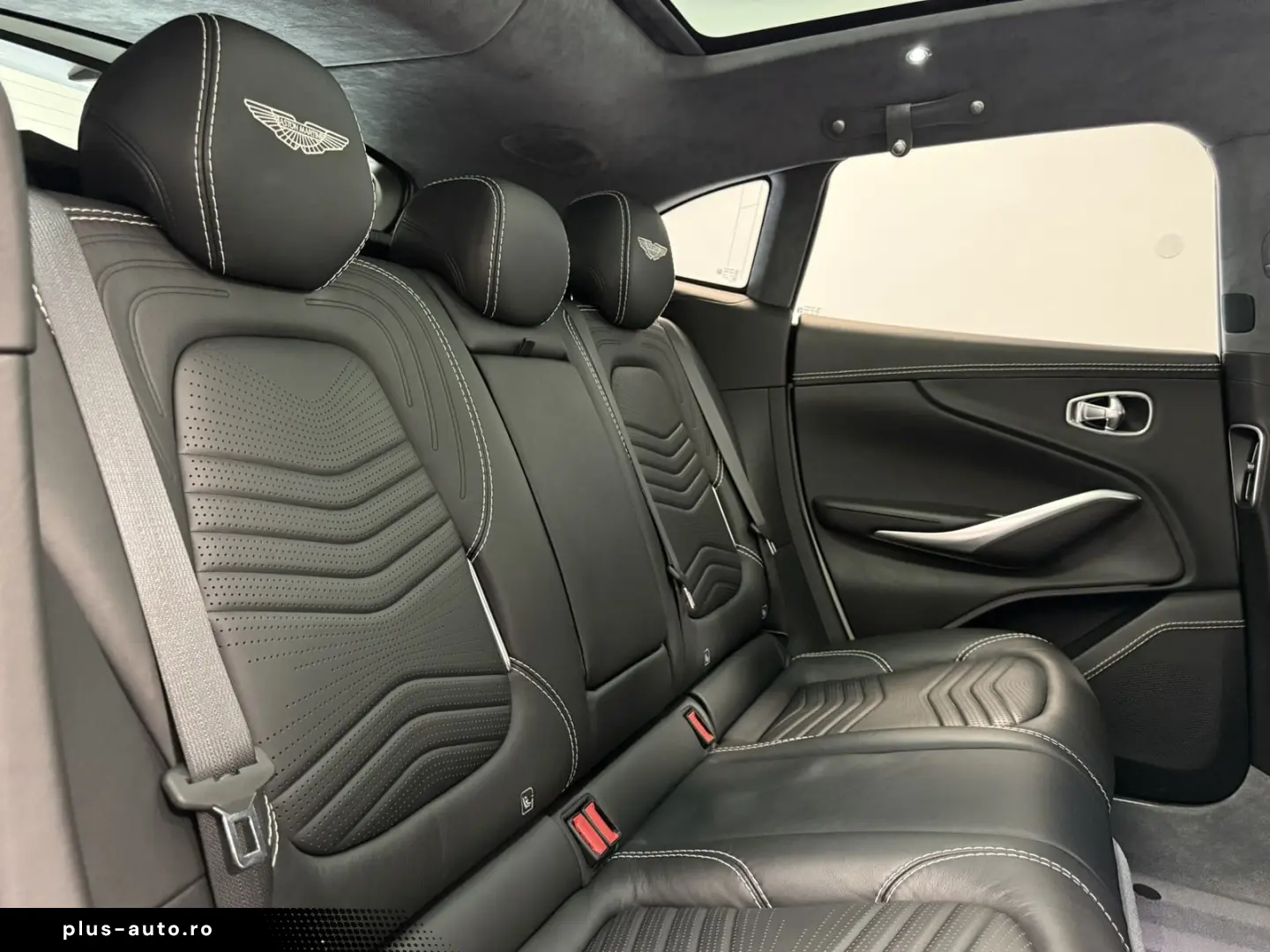 ASTON MARTIN DBX 4.0 V8   Morning Frost White   Spor&hellip;