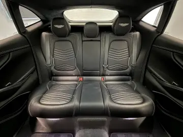 ASTON MARTIN DBX 4.0 V8   Morning Frost White   Spor&hellip;