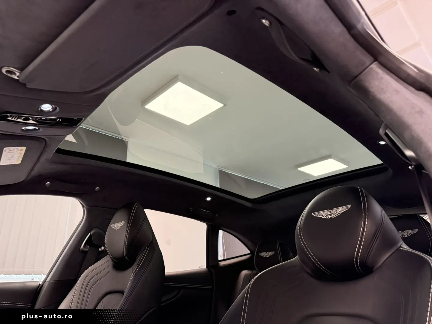 ASTON MARTIN DBX 4.0 V8   Morning Frost White   Spor&hellip;