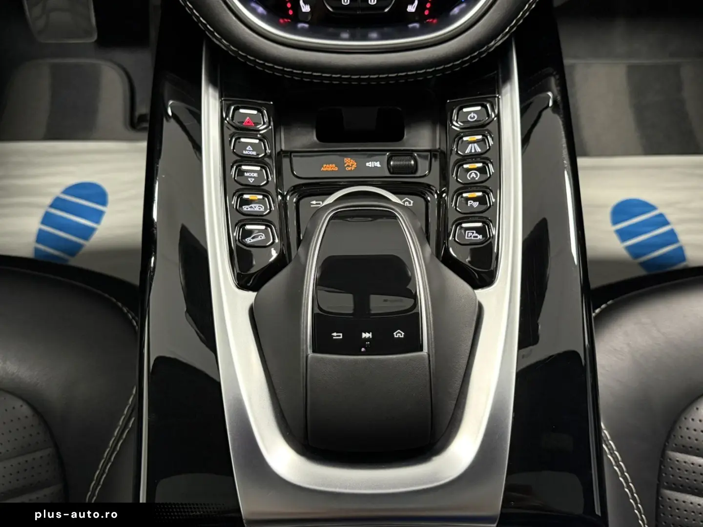 ASTON MARTIN DBX 4.0 V8   Morning Frost White   Spor&hellip;